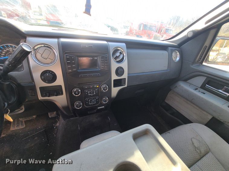 image for item DJ1614 2013 Ford F150  SuperCrew flatbed pickup truck