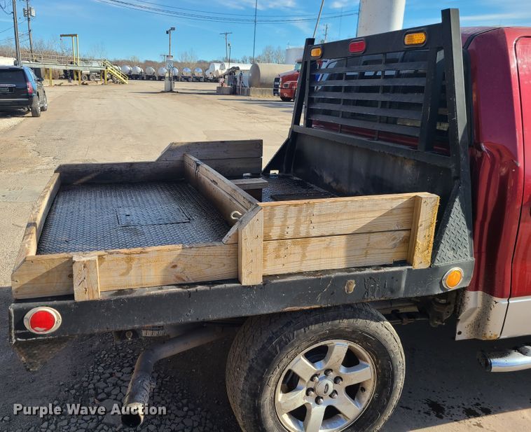 image for item DJ1614 2013 Ford F150  SuperCrew flatbed pickup truck