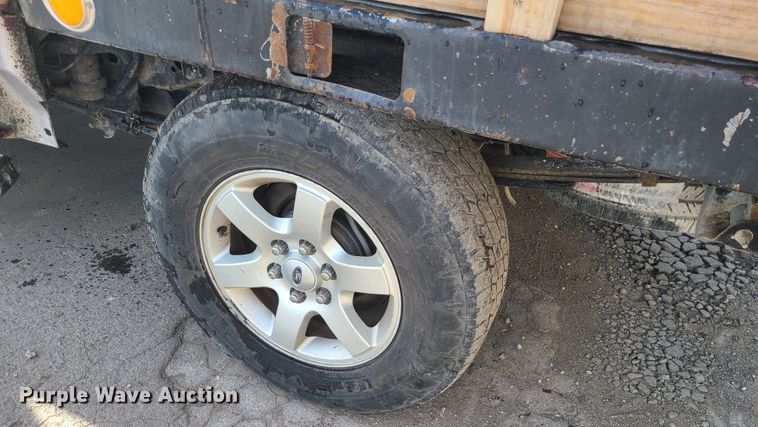 image for item DJ1614 2013 Ford F150  SuperCrew flatbed pickup truck