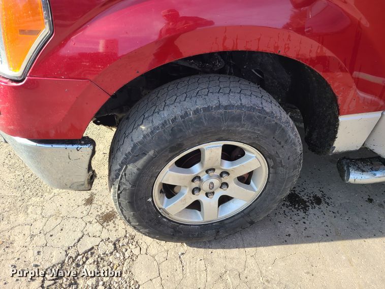 image for item DJ1614 2013 Ford F150  SuperCrew flatbed pickup truck