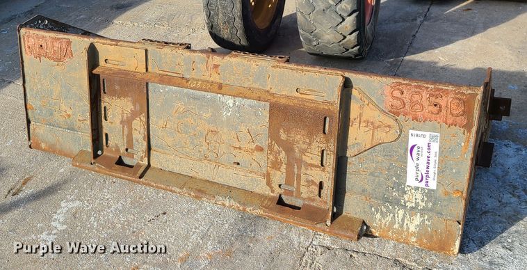 image for item DJ1619 82"W skid steer bucket
