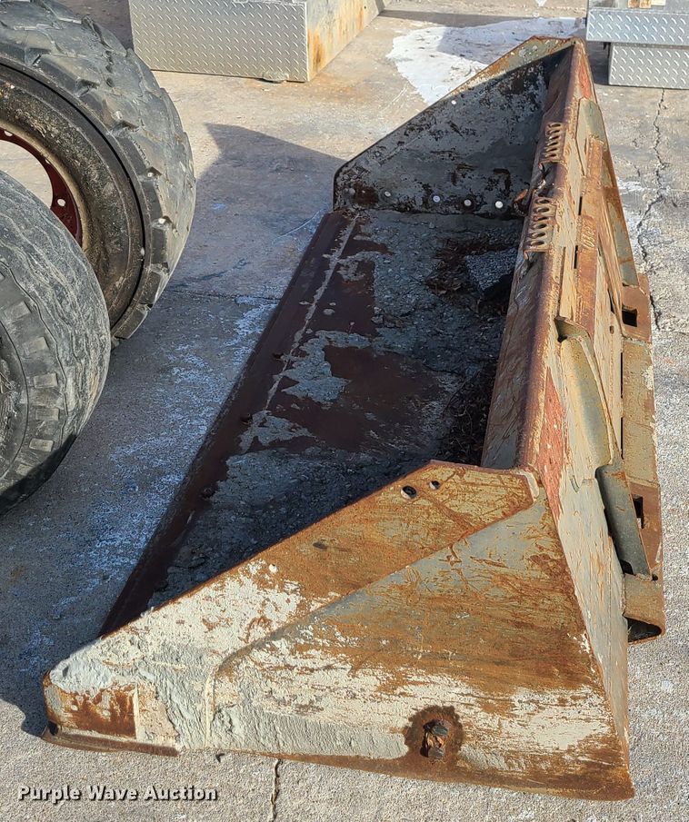 image for item DJ1619 82"W skid steer bucket