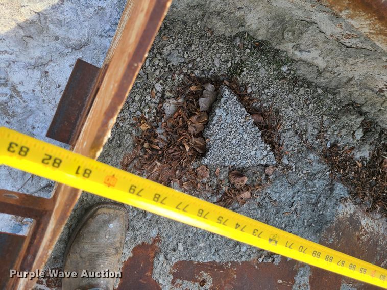 image for item DJ1619 82"W skid steer bucket