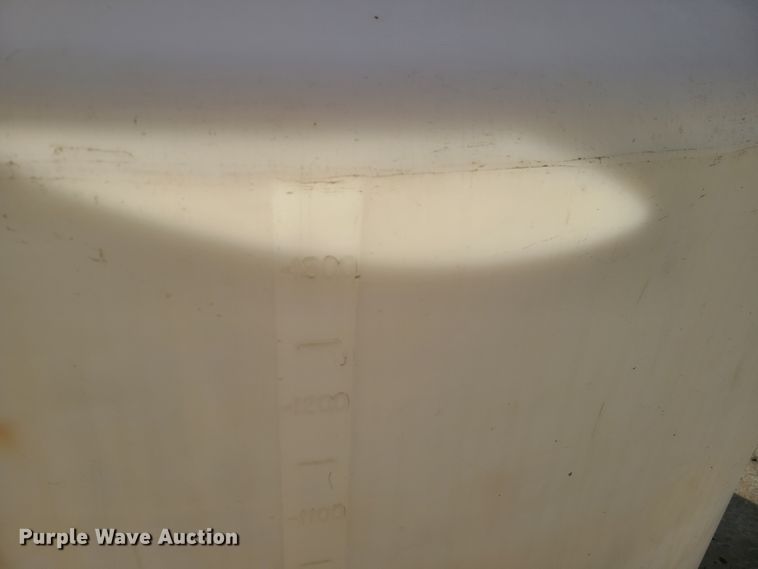 image for item DJ1622 1,300 gallon poly tank