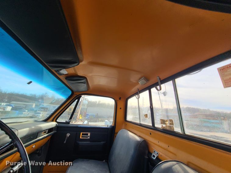 image for item DJ1625 1989 GMC C7000  flatbed truck