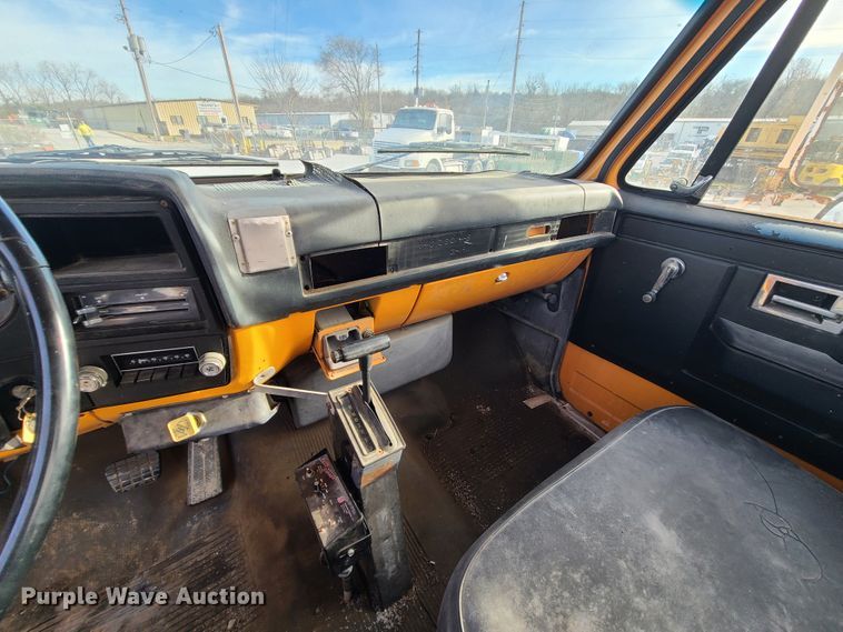 image for item DJ1625 1989 GMC C7000  flatbed truck