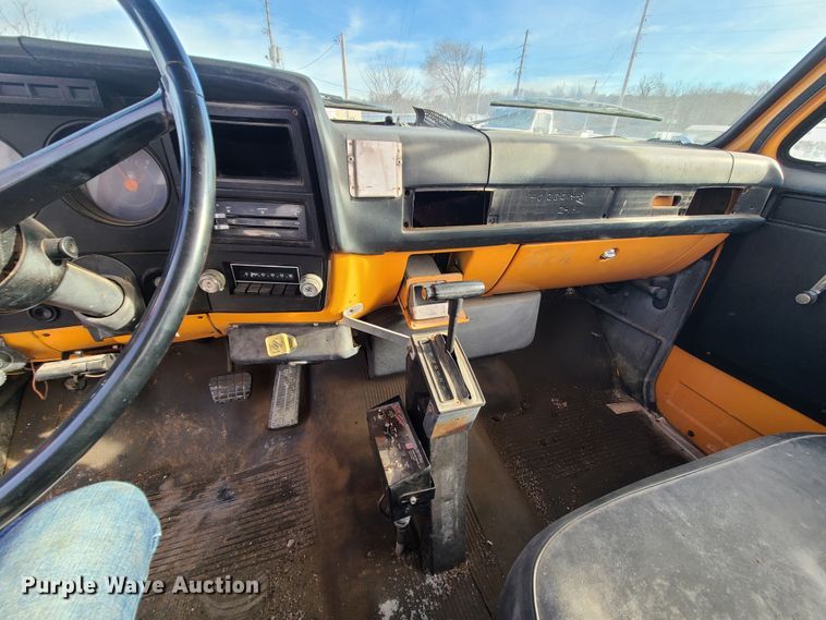 image for item DJ1625 1989 GMC C7000  flatbed truck