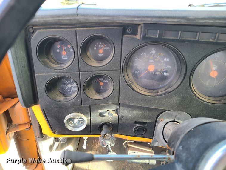 image for item DJ1625 1989 GMC C7000  flatbed truck