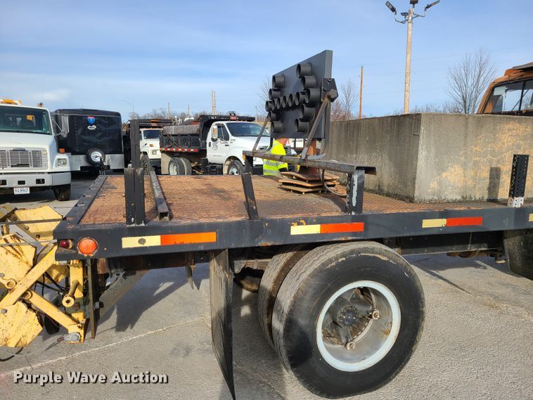 image for item DJ1625 1989 GMC C7000  flatbed truck