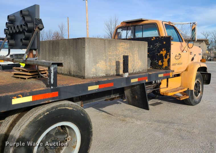 image for item DJ1625 1989 GMC C7000  flatbed truck