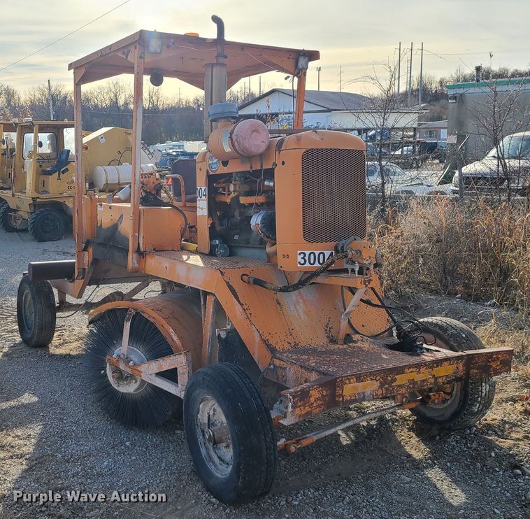 image for item DJ1626 1986 Broce T15  broom