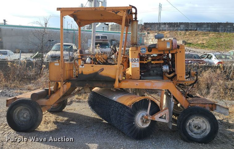 image for item DJ1626 1986 Broce T15  broom