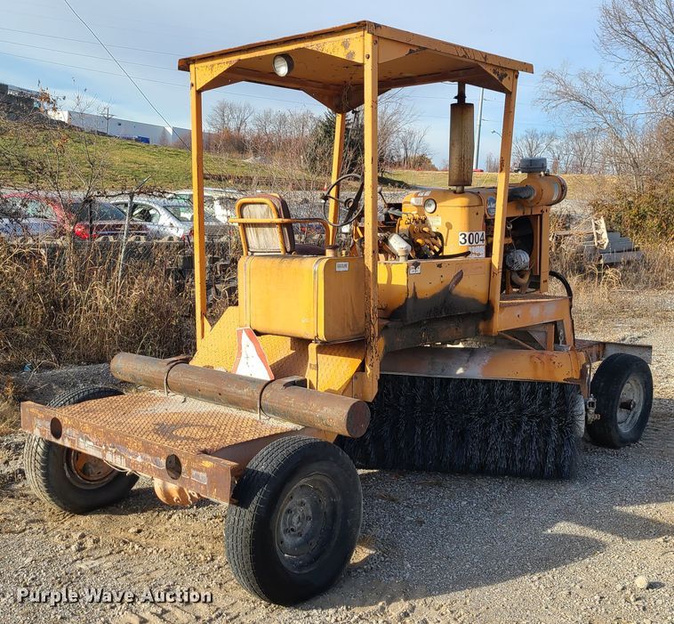 image for item DJ1626 1986 Broce T15  broom