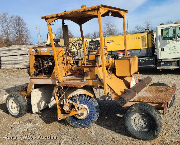 image for item DJ1626 1986 Broce T15  broom