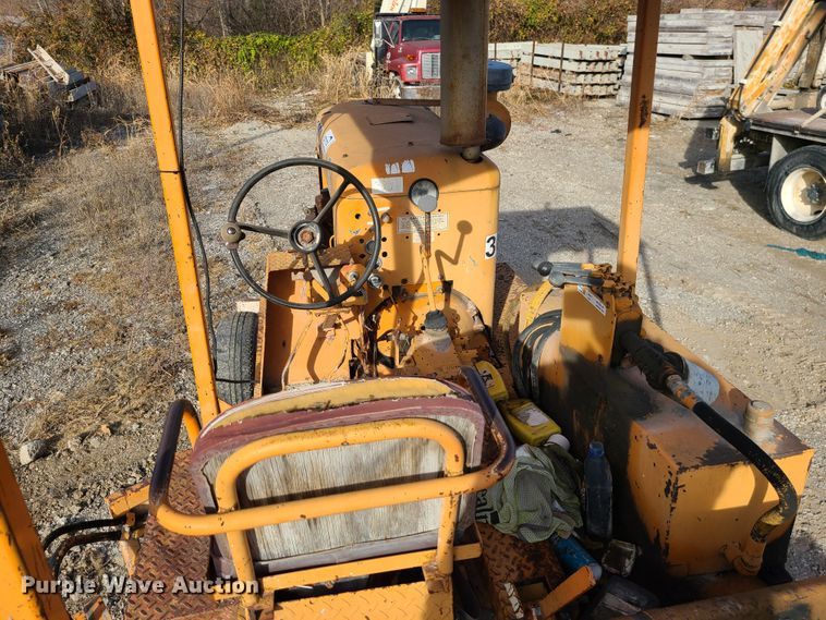 image for item DJ1626 1986 Broce T15  broom