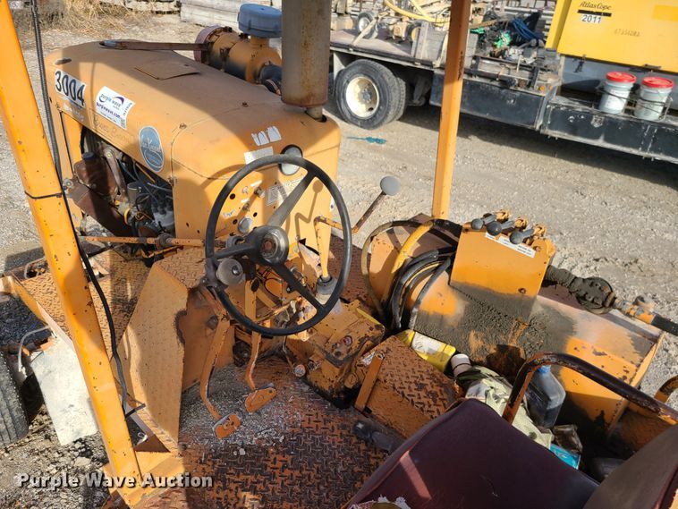 image for item DJ1626 1986 Broce T15  broom