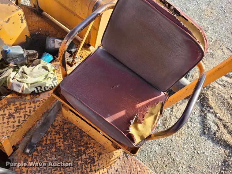 image for item DJ1626 1986 Broce T15  broom