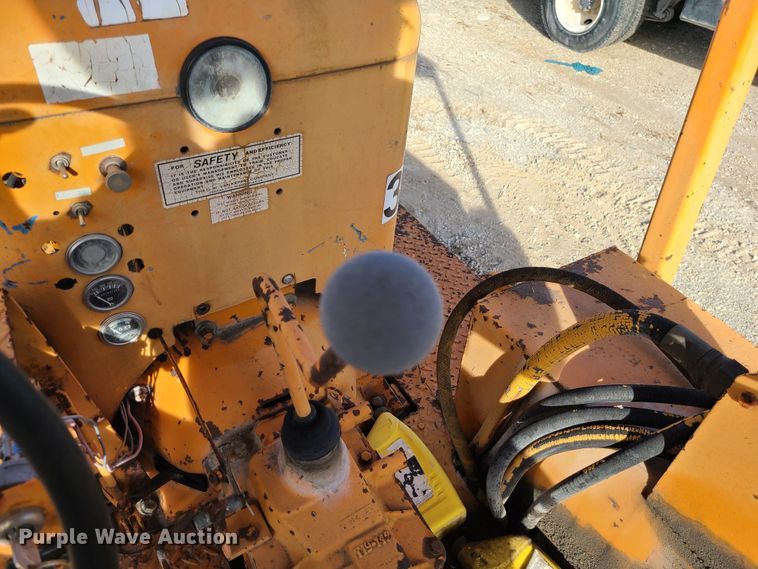 image for item DJ1626 1986 Broce T15  broom