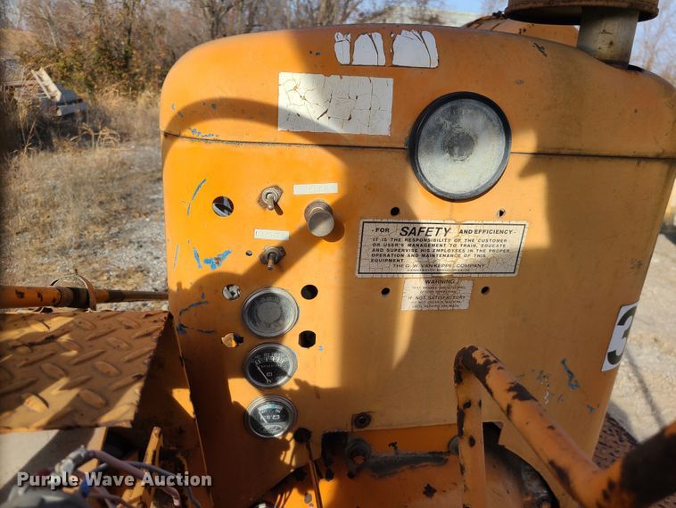 image for item DJ1626 1986 Broce T15  broom