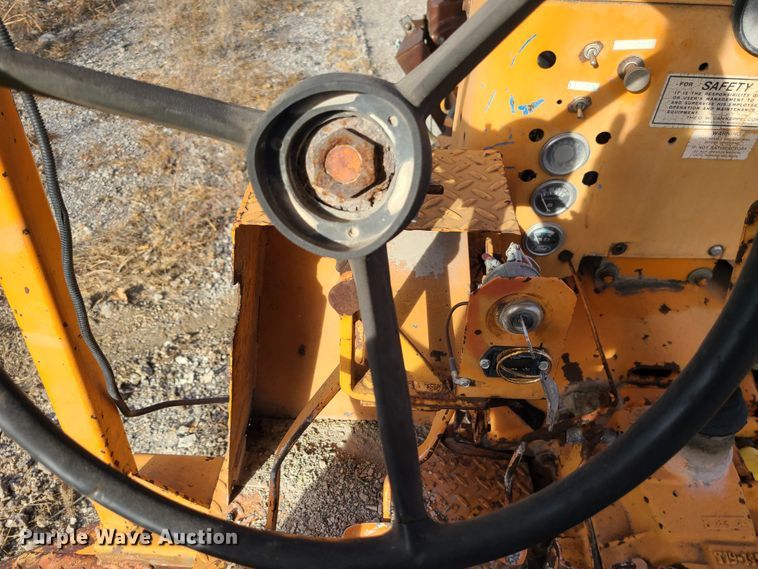 image for item DJ1626 1986 Broce T15  broom