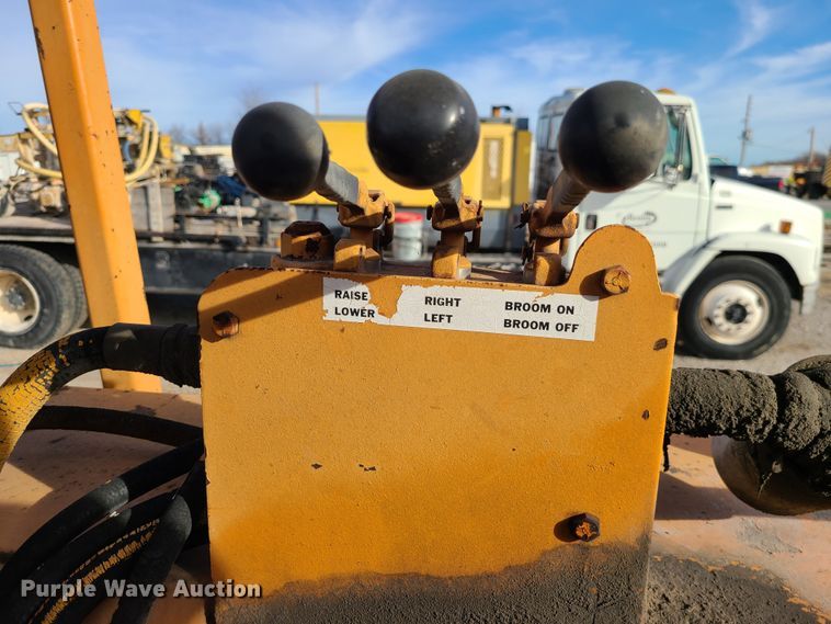 image for item DJ1626 1986 Broce T15  broom