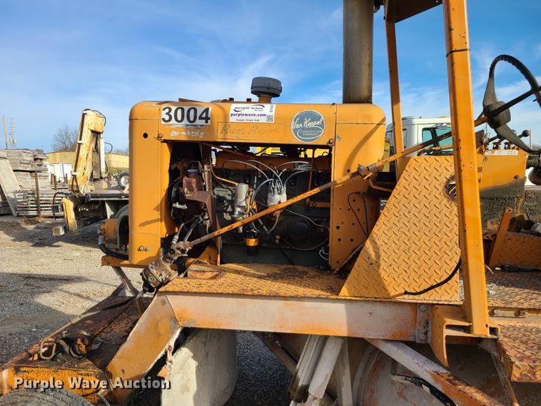 image for item DJ1626 1986 Broce T15  broom