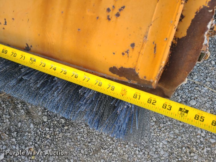 image for item DJ1626 1986 Broce T15  broom