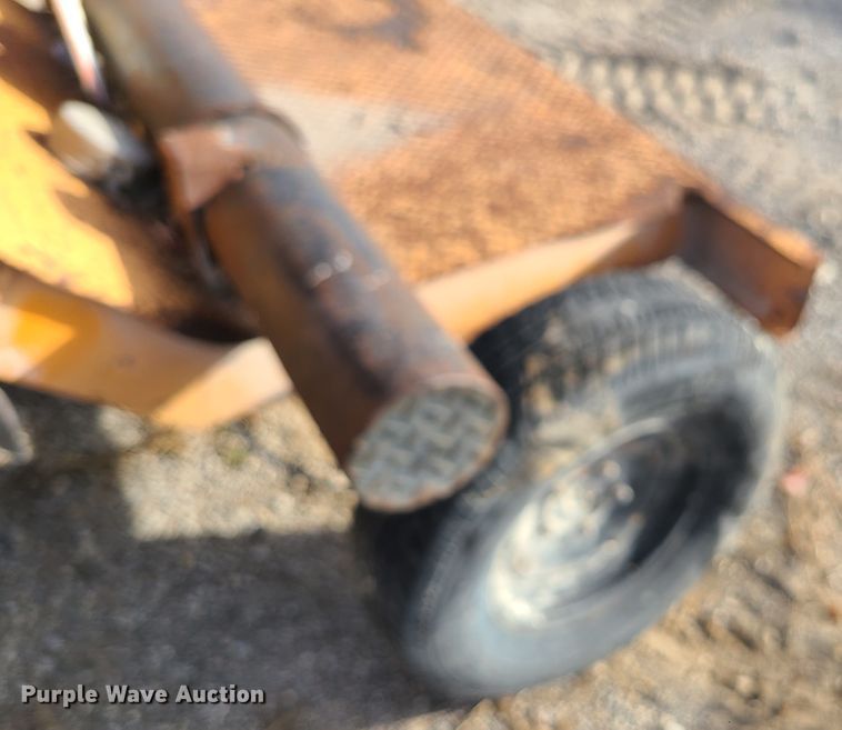 image for item DJ1626 1986 Broce T15  broom