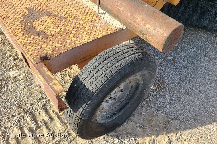 image for item DJ1626 1986 Broce T15  broom