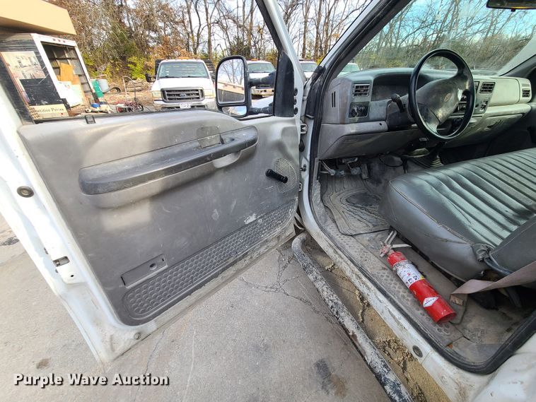 image for item DJ1627 2000 Ford F550 Super Duty  flatbed truck