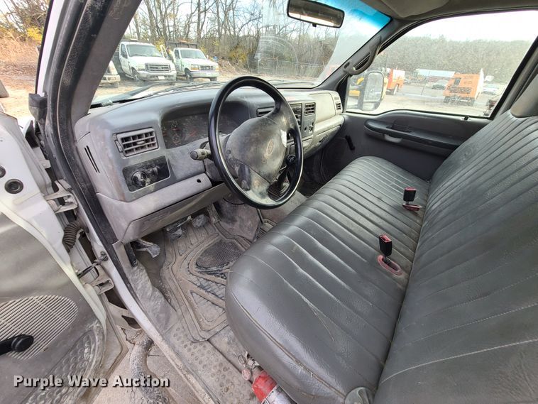 image for item DJ1627 2000 Ford F550 Super Duty  flatbed truck