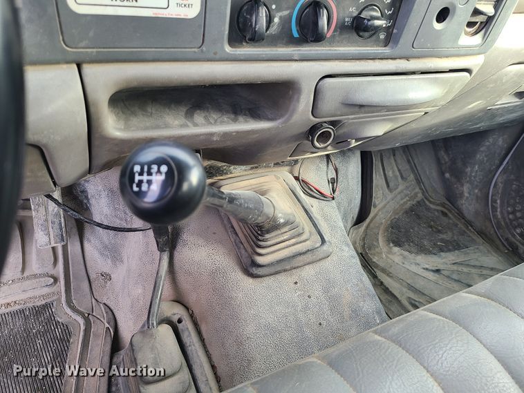 image for item DJ1627 2000 Ford F550 Super Duty  flatbed truck