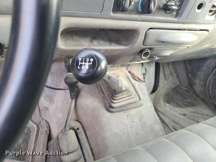 image for item DJ1627 2000 Ford F550 Super Duty  flatbed truck