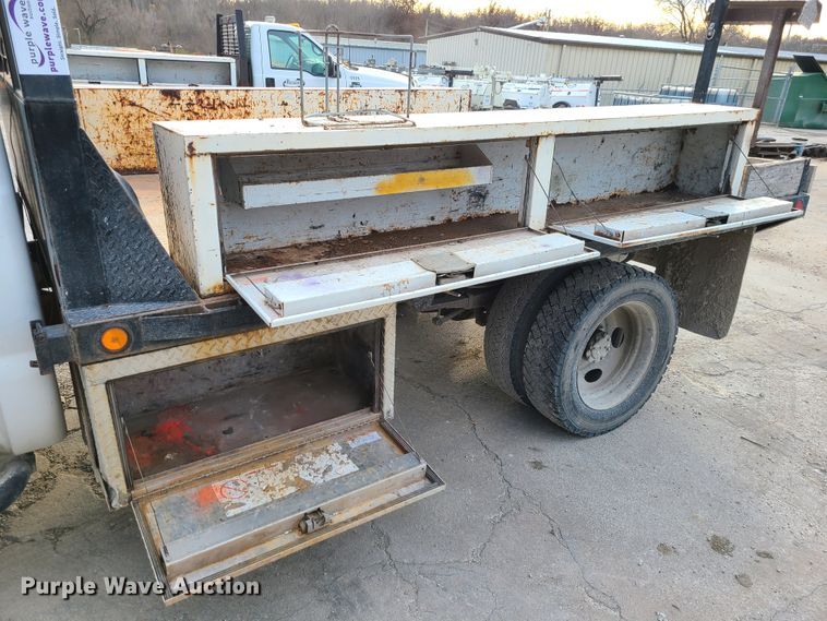 image for item DJ1627 2000 Ford F550 Super Duty  flatbed truck