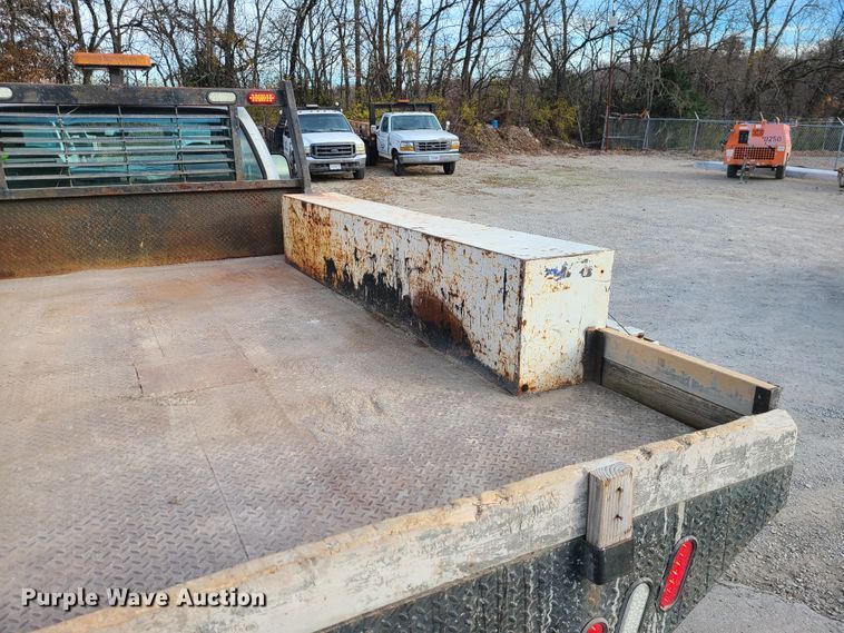 image for item DJ1627 2000 Ford F550 Super Duty  flatbed truck