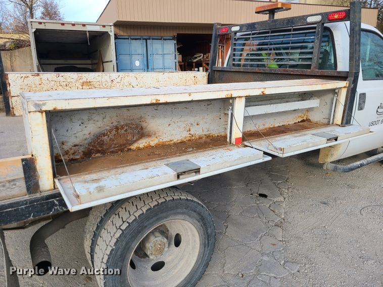 image for item DJ1627 2000 Ford F550 Super Duty  flatbed truck