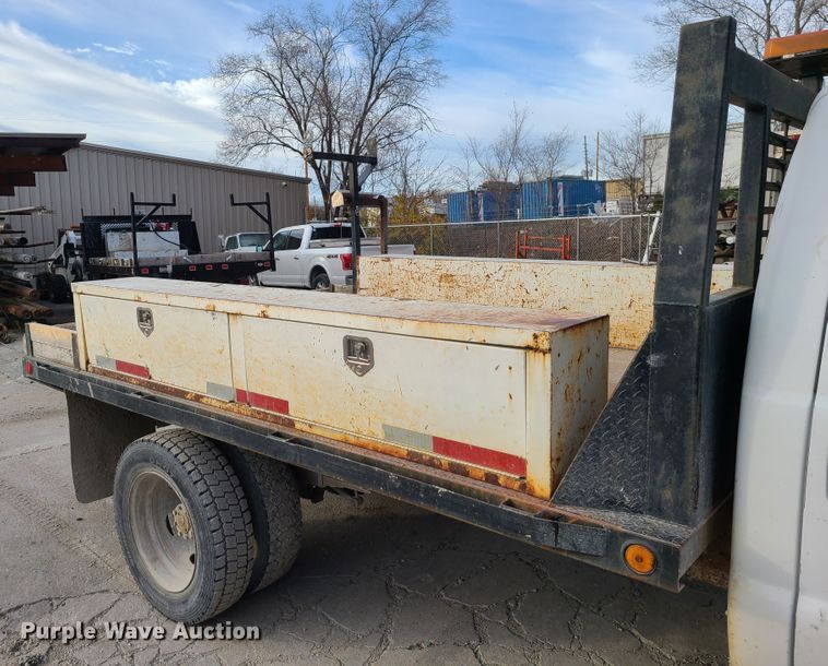image for item DJ1627 2000 Ford F550 Super Duty  flatbed truck