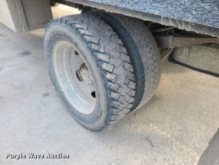 image for item DJ1627 2000 Ford F550 Super Duty  flatbed truck