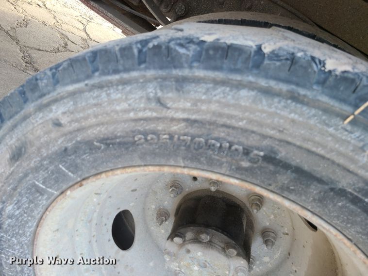 image for item DJ1627 2000 Ford F550 Super Duty  flatbed truck