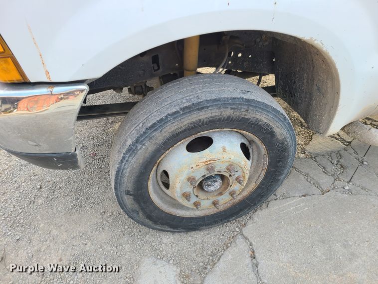 image for item DJ1627 2000 Ford F550 Super Duty  flatbed truck