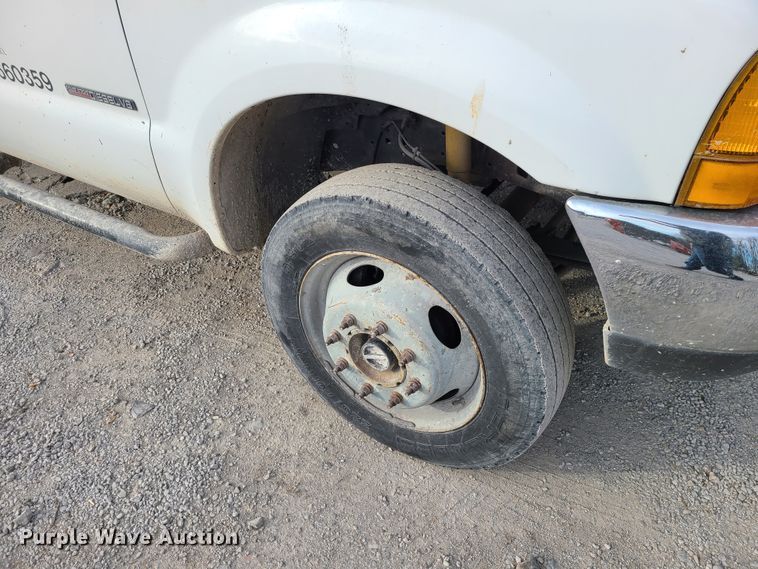 image for item DJ1627 2000 Ford F550 Super Duty  flatbed truck