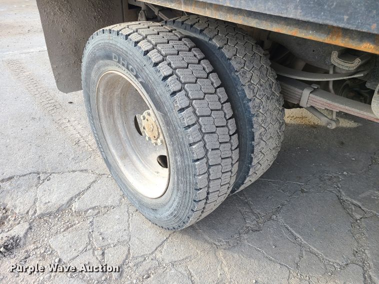 image for item DJ1627 2000 Ford F550 Super Duty  flatbed truck