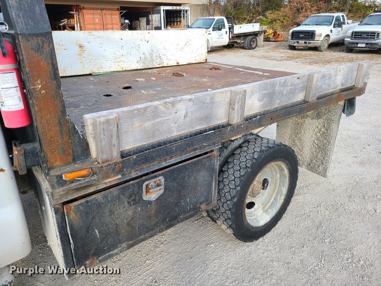 image for item DJ1629 2000 Ford F550 Super Duty  flatbed truck