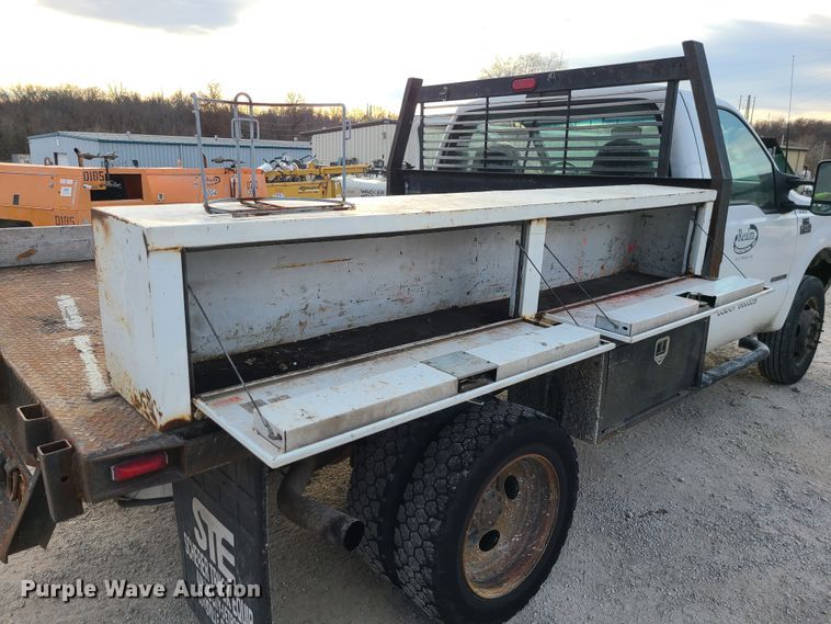 image for item DJ1629 2000 Ford F550 Super Duty  flatbed truck