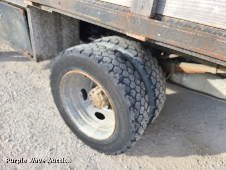 image for item DJ1629 2000 Ford F550 Super Duty  flatbed truck