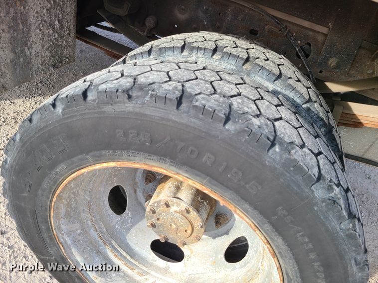 image for item DJ1629 2000 Ford F550 Super Duty  flatbed truck