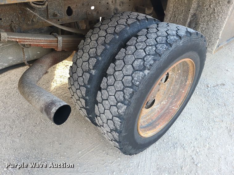 image for item DJ1629 2000 Ford F550 Super Duty  flatbed truck