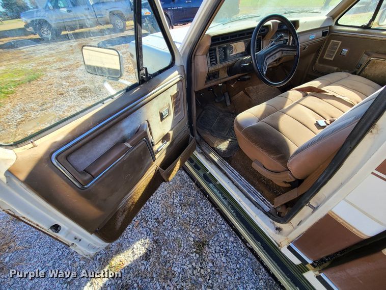 image for item DJ1642 1986 Ford F150  pickup truck