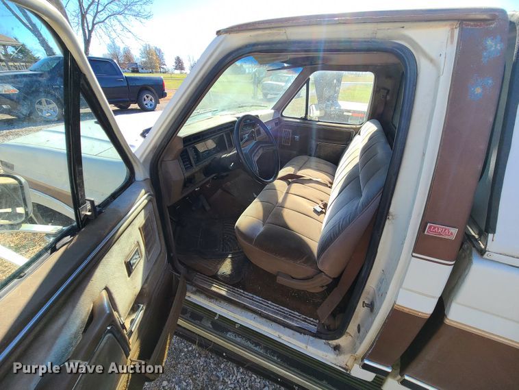 image for item DJ1642 1986 Ford F150  pickup truck