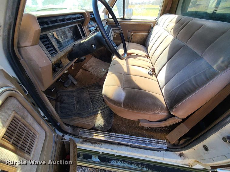 image for item DJ1642 1986 Ford F150  pickup truck